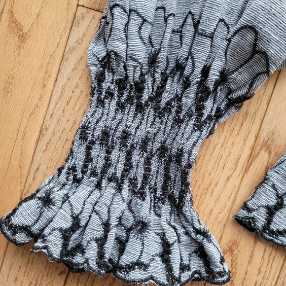 Storia Floral Smocked Off the Shoulder Top Sleeves M - Picture 3 of 10